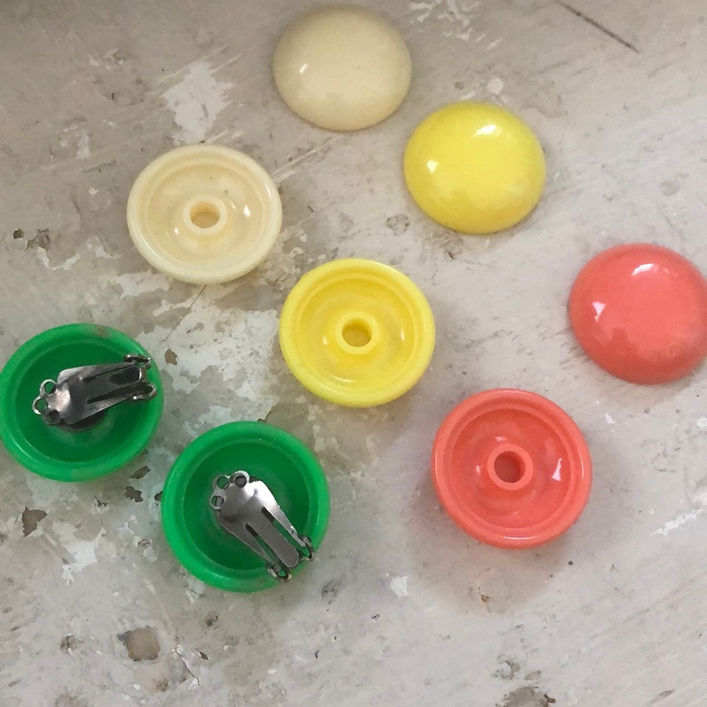 Retro vintage clip on earrings!